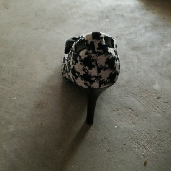 Shoes - Picture 6 of 7